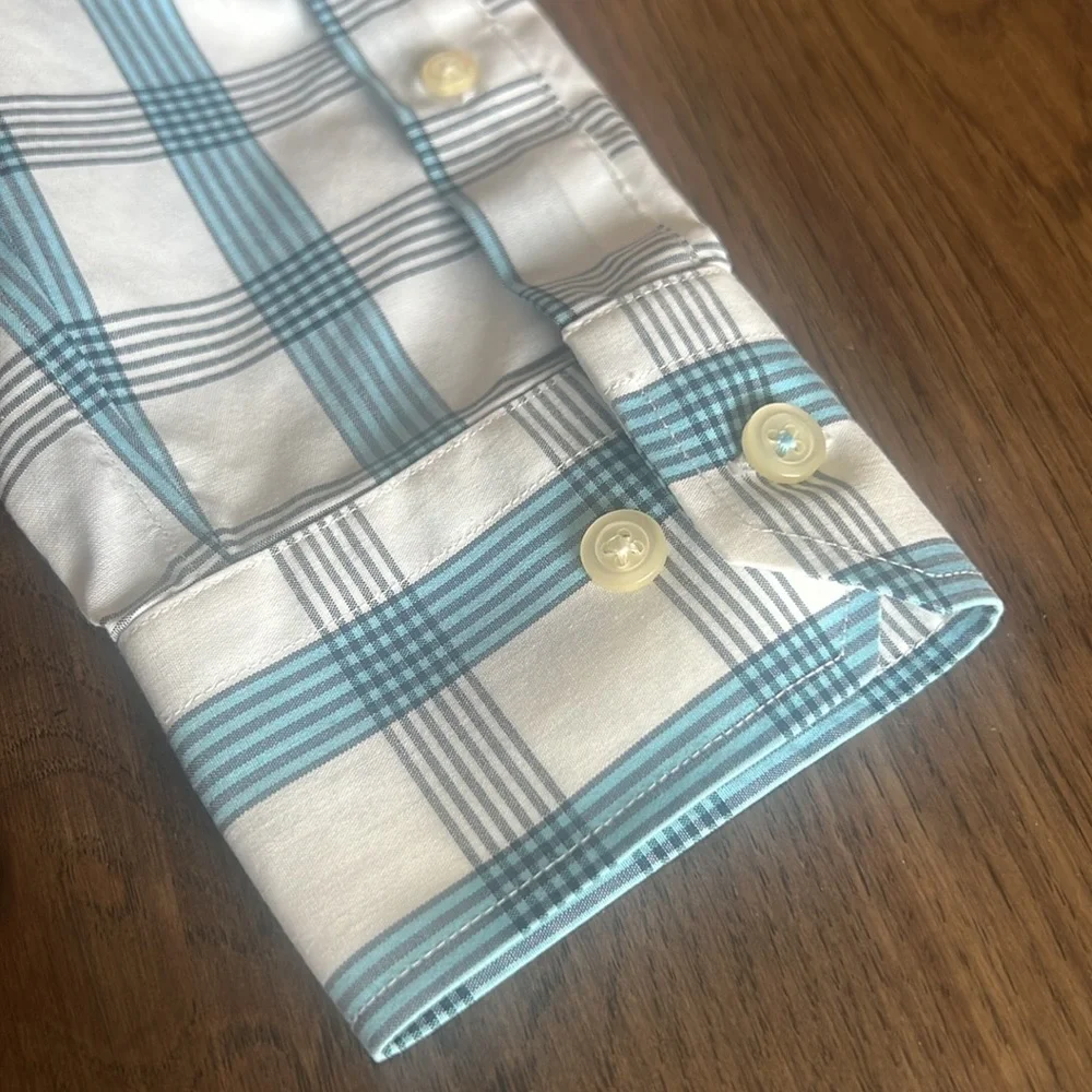 Banana Republic Men's Blue and White Checkered Grant Fit Non-Iron Shirt Small